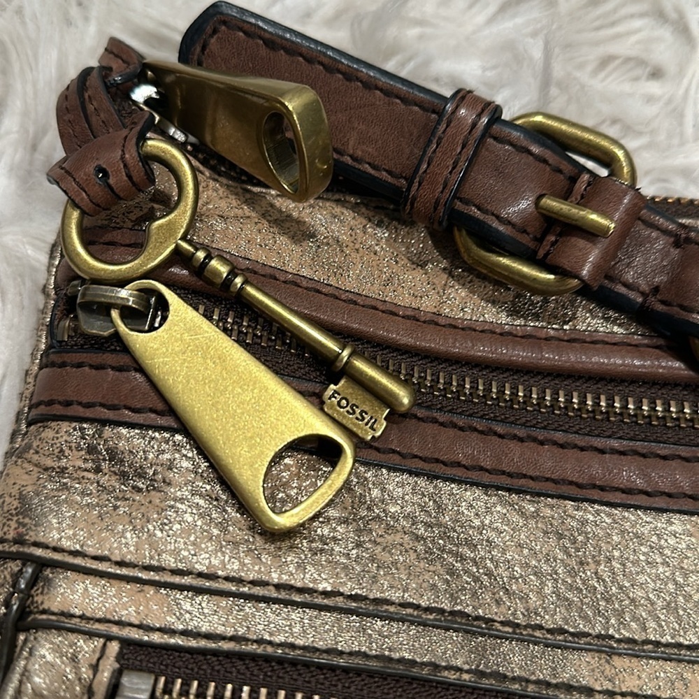 Fossil Explorer Metallic Leather Crossbody Bag - Picture 8 of 13